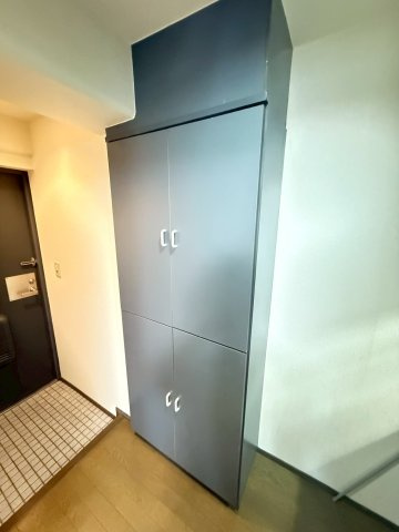 キッチンスペースにある収納です。パントリーのような使い方も可能です。