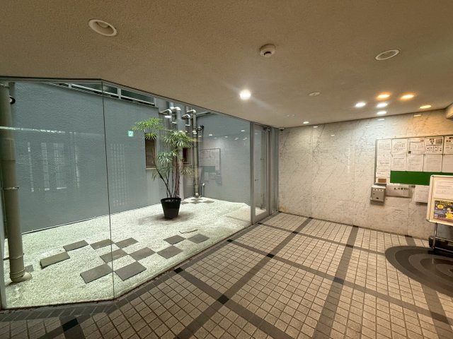 広いエントランスです。