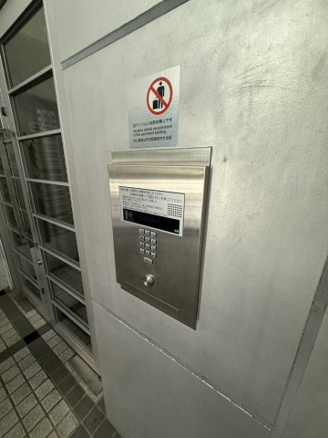 オートロックです。