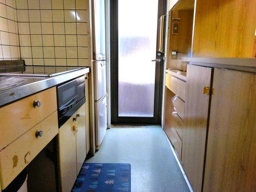 収納スペースが豊富なキッチンで調理器具や食器もすっきり整理できます！