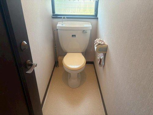 光差し込むトイレ。お掃除のしやすさも魅力です！