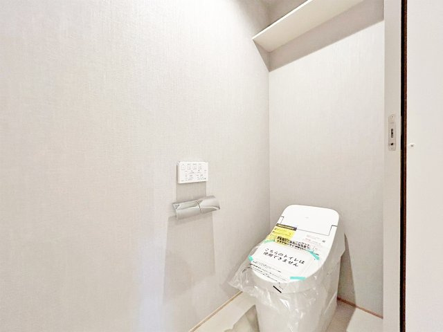 凹凸が少なくお手入れ簡単なトイレ。汚れがたまりにくく、手間軽減！節水仕様で水道代も抑えられます。