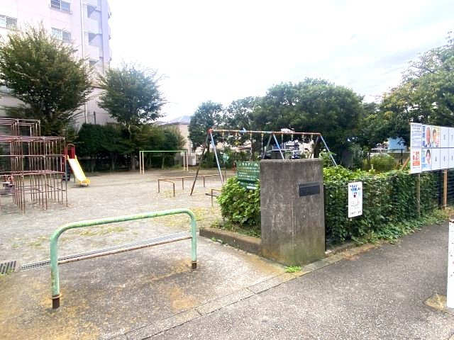 マンション隣の公園