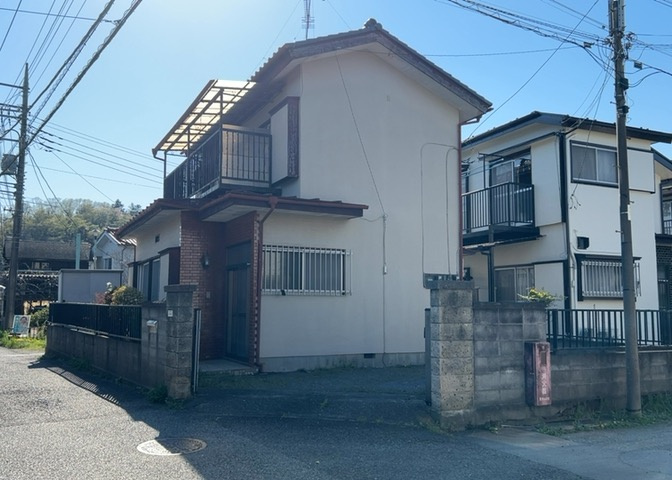 土地の形が極端に長細かったり、狭小地、あるいは道路との高低差がある傾斜地だった場合、後々売ろうとしても買い手がつかない場合もあります。後々、売却することになった時に価値の下がらない土地を選びましょう。
