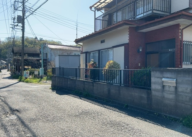 土地を買う際、住む地域の自治体や福祉の補助制度にも注目してみましょう。子供や老人の医療補助やゴミ出しのルールなど、自治体によってルールに大きな違いがあるため、暮らしやすい土地で判断するとよいでしょう。