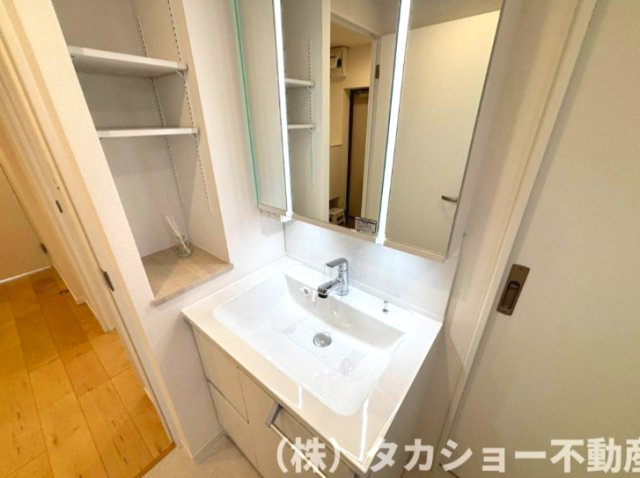 独立洗面台、朝の身支度には欠かせません