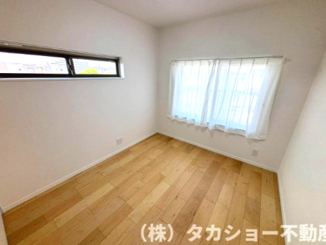 落ち着いた色調の洋室です
