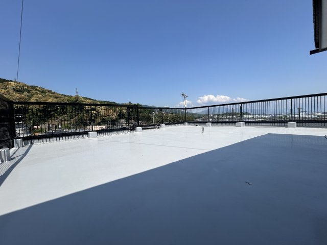 気持ちのいい空が見渡せる広いバルコニー。爽やかな風を感じて、心躍る素敵な暮らしがはじまります。