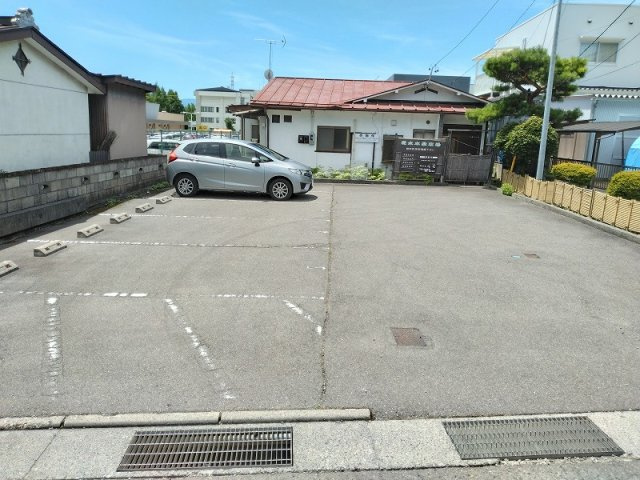 6～7台停められる広い駐車場です♪
