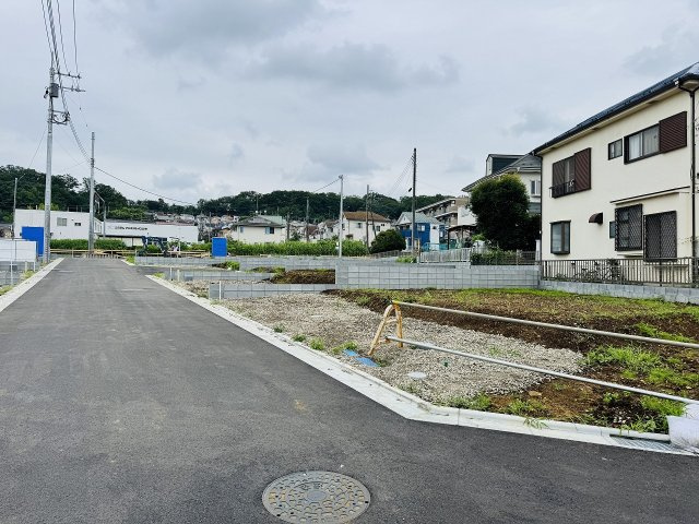 ～南東側5ｍ・北東側5ｍ道路に面しています～