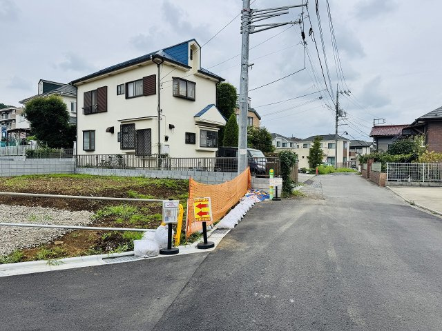 ～南東側5ｍ・北東側5ｍ道路に面しています～
