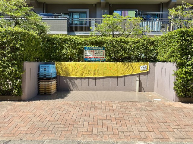 ゴミ置き場になります。