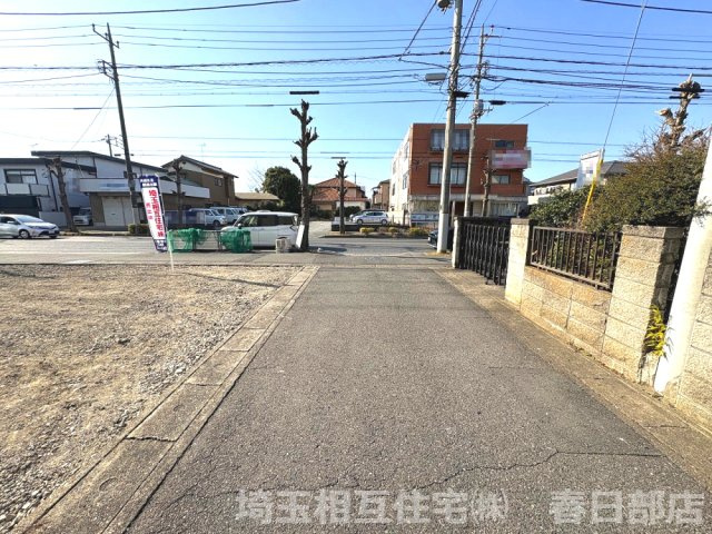 東越谷小学校まで徒歩約2分(110ｍ)・中央中学校まで徒歩約9分(670ｍ)でお子様の通学も安心です