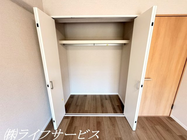 バルコニー側洋室(2)／南向きのバルコニーに面した陽当り良好のお部屋です！クローゼット有！
