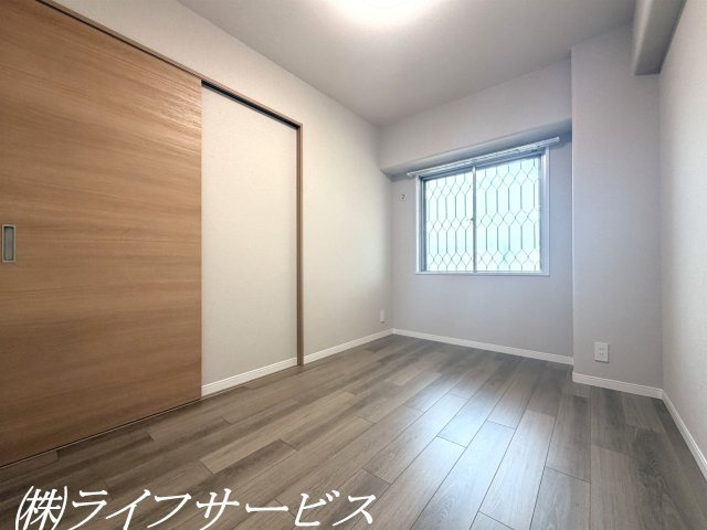 玄関側洋室／クローゼット有