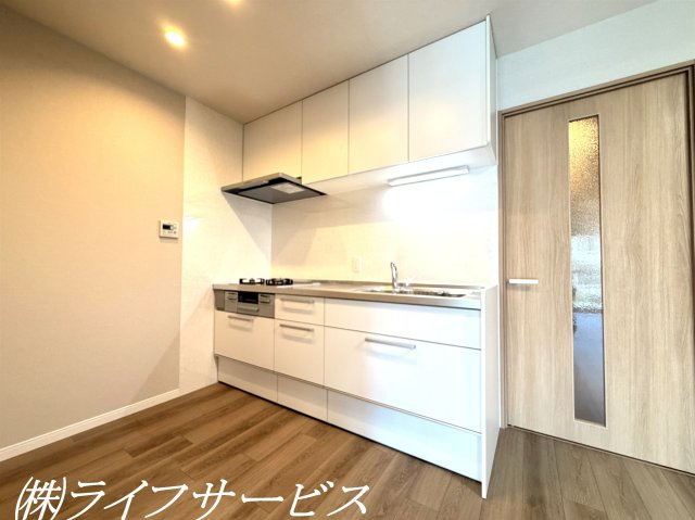 システムキッチン新調／3口ガスコンロでお料理もらくらく！収納部分も充実！