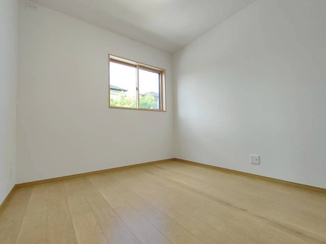 子ども部屋に好適なお部屋。内装が明るい色なのでお好みのお部屋にできます。