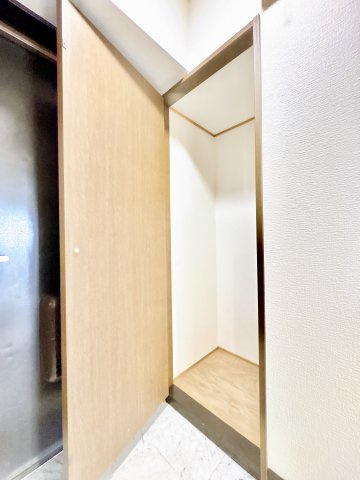 玄関横の収納