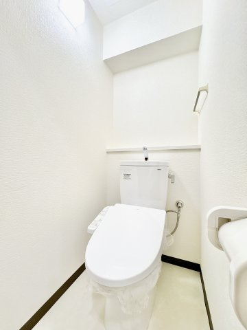 清潔感のあるトイレ空間。　