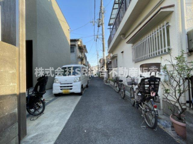 前面道路含む現地写真です