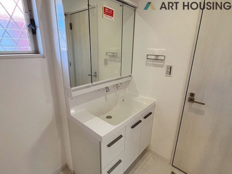 独立洗面台あり、毎朝おしゃれに忙しい女性の方におすすめです