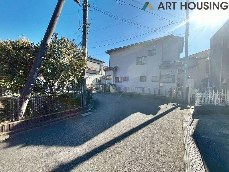 前面道路含む現地写真です