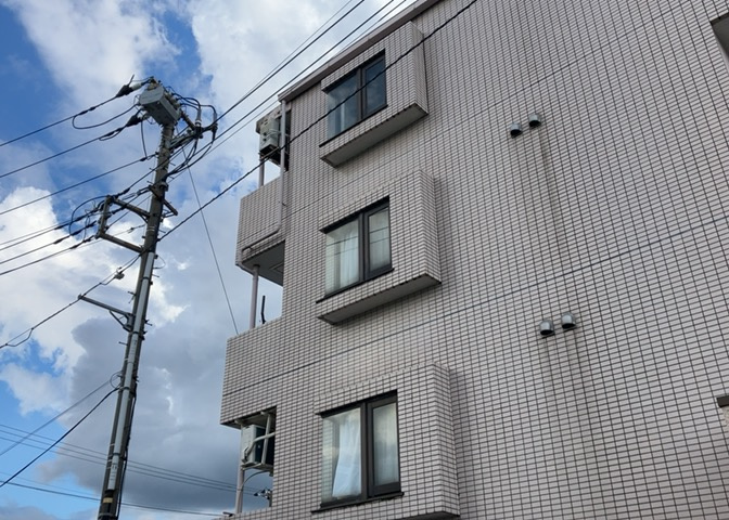 隣家の土地はどうなっているのか、生活利便施設が近くにあるのか、学校まで近いかなど、お客様のライフスタイルにあわせたイメージが重要です。また、近くにあると困る施設が近くにないかも確認するといいでしょう。