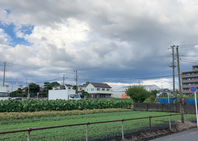 土地の地勢が高台の場合、景色を綺麗にみることができ、景色にこだわってお家探ししている方におすすめです！また平坦地よりも風通しがいいというメリットがあります。デメリットもあるので是非現地でご確認下さい。