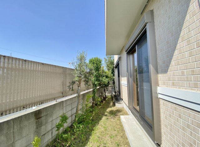 南側に面した陽当たり通風なお庭　敷地南側は建物がないので開放的です♪