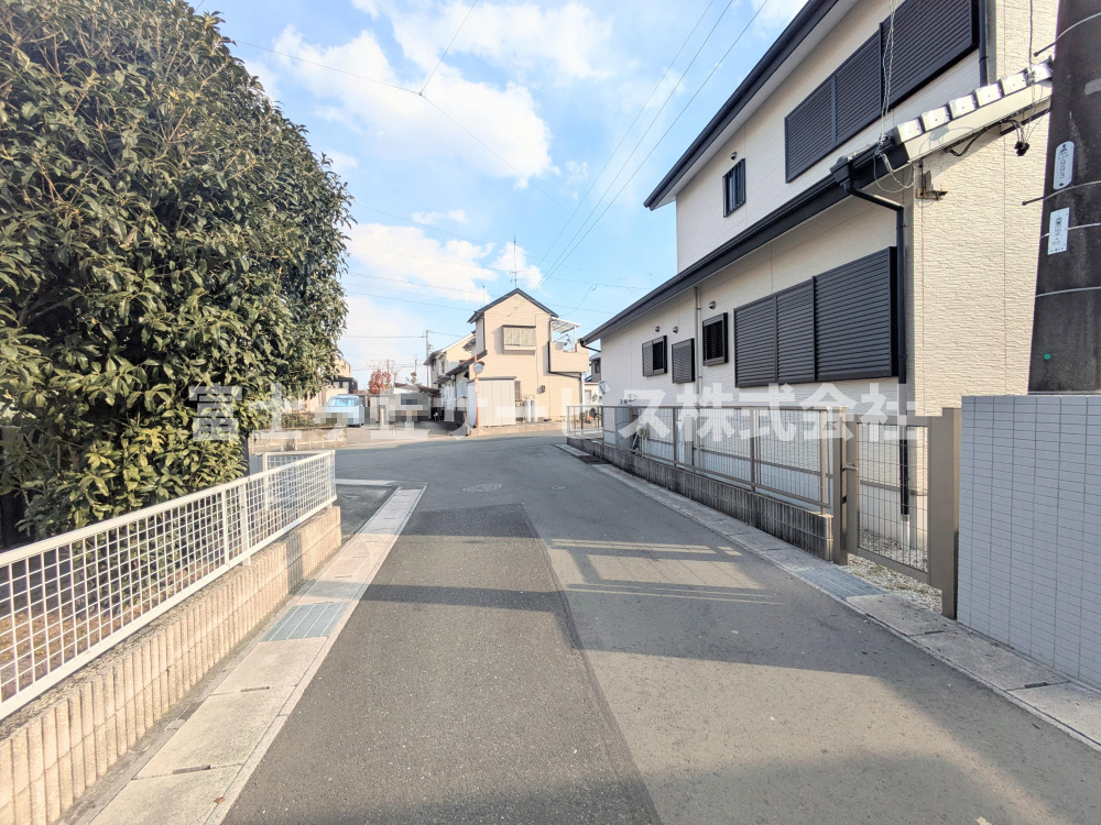 前面道路です