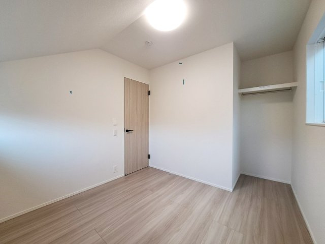 2階4.5帖/全居室に収納スペースが備わりお部屋を広々お使いいただけます。