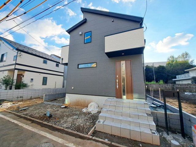 第一種低層住居専用地域につき住環境の良さが魅力の住まい。