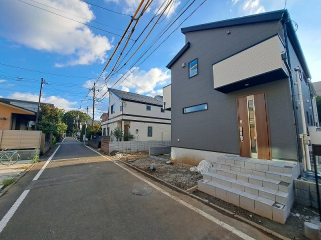小学校まで徒歩3分、中学校まで徒歩10分の好立地ですので、お子様の登下校も安心。