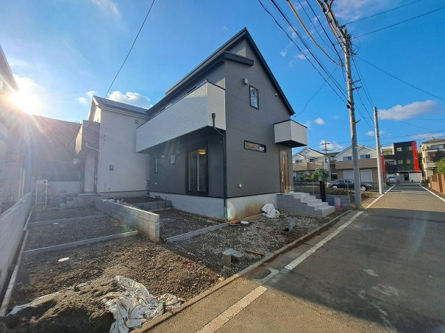大型商業施設「イオンモール東久留米」まで徒歩4分。生活用品のお買い物もラクラク。
