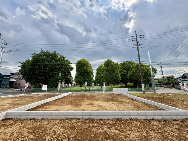 全10区画　　間取り・外観・設備まで自由にプランニング可能。暮らし方に合わせた住まいをご提案できます。花田小学校まで徒歩約4分(270ｍ)、毎日の通学がしやすい住環境です。
