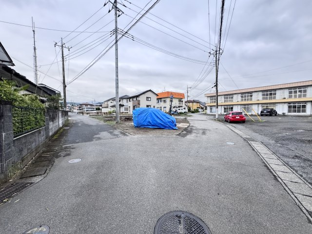 現地写真　北側接道幅員約4.1ｍ　南東側接道幅員約4ｍ