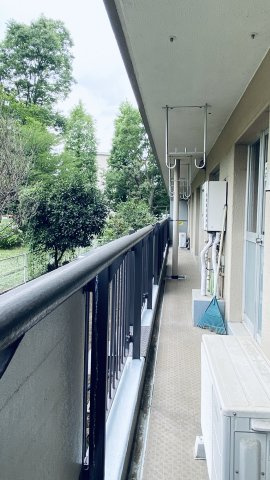 ワイドバルコニーなので、洗濯や布団を干す際にも便利です。