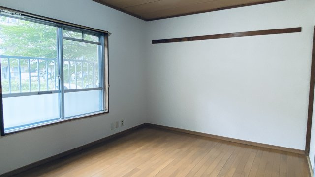 LDK横洋室7帖　和室をフローリングに貼り替えています。