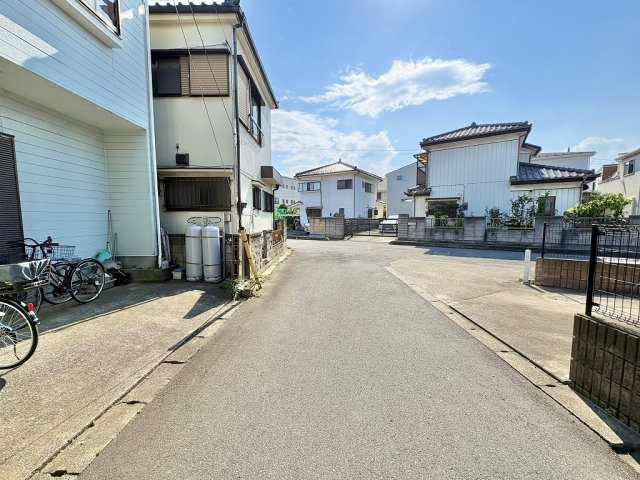 北西角地で開放感ある立地！南側駐車場のため、陽当り通風良好！自由設計で夢のマイホームはいかがでしょう！建築条件なし・お好きなハウスメーカーで建築可能です！