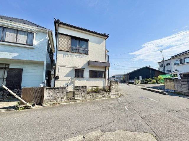 北西角地で開放感ある立地！南側駐車場のため、陽当り通風良好！自由設計で夢のマイホームはいかがでしょう！建築条件なし・お好きなハウスメーカーで建築可能です！
