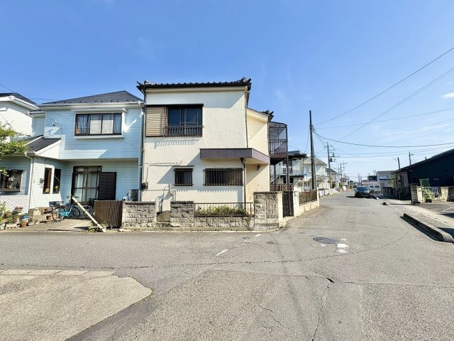 北西角地で開放感ある立地！南側駐車場のため、陽当り通風良好！自由設計で夢のマイホームはいかがでしょう！建築条件なし・お好きなハウスメーカーで建築可能です！