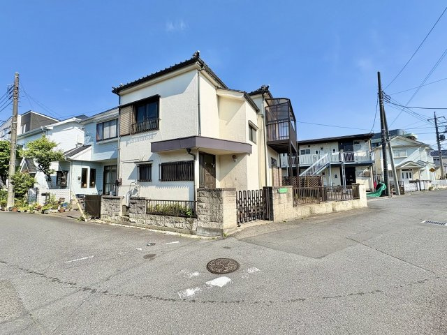 北西角地で開放感ある立地！南側駐車場のため、陽当り通風良好！自由設計で夢のマイホームはいかがでしょう！建築条件なし・お好きなハウスメーカーで建築可能です！