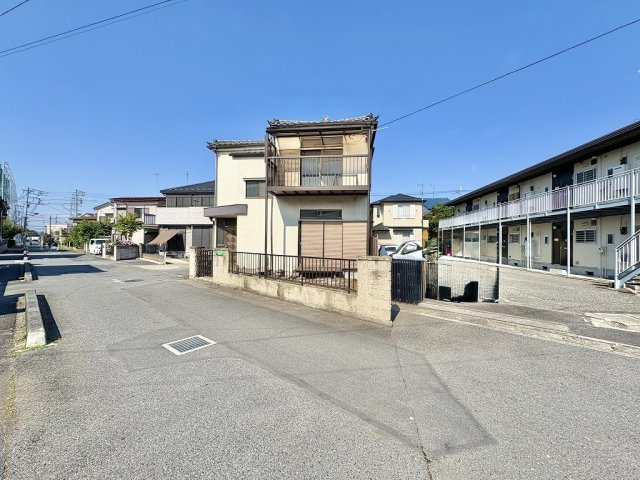 北西角地で開放感ある立地！南側駐車場のため、陽当り通風良好！自由設計で夢のマイホームはいかがでしょう！建築条件なし・お好きなハウスメーカーで建築可能です！