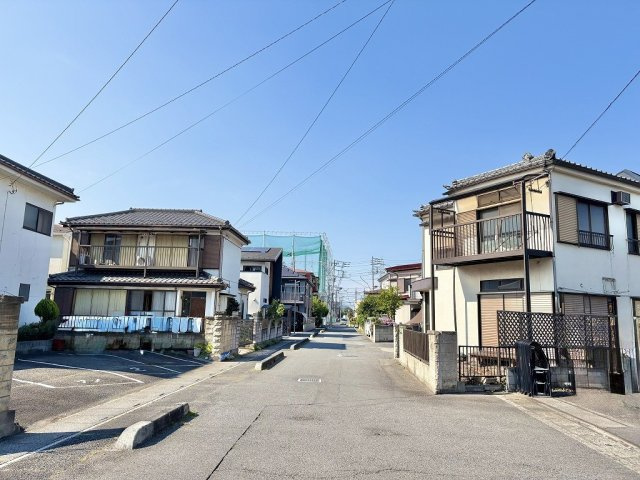 北西角地で開放感ある立地！南側駐車場のため、陽当り通風良好！自由設計で夢のマイホームはいかがでしょう！建築条件なし・お好きなハウスメーカーで建築可能です！