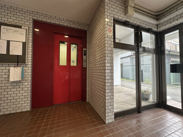 エレベーター設置のマンションになります。