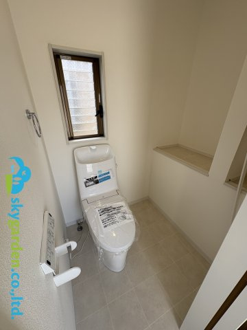 2階のトイレも新品です