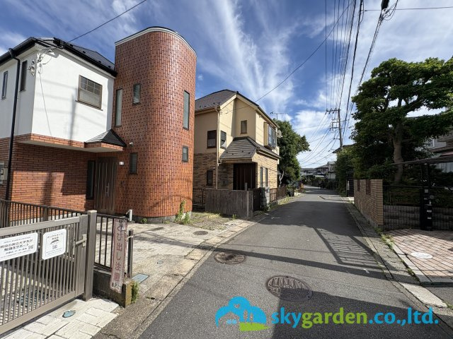 前面道路含む現地写真です