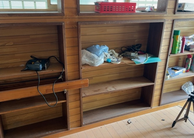 デザイン性を重視しすぎて収納が少なかった！なんてことにならないため、事前に現地で収納の数を確認しておくことをお勧めします。クローゼット以外にも床下収納や屋根裏収納、パントリーなどもチェックしましょう。