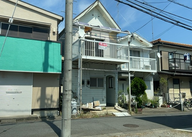 お持ちの車種によっては前面道路が広い方が便利でしょう。しかし、前面道路が広ければその分交通量が多くなるため、騒音などが気になる場合があります。実際に現地を見学し、周辺交通量や騒音などを確認しましょう！