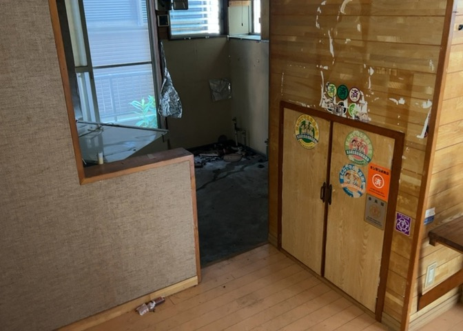 ダイニングは、食事や家族の団らんスペースとしてだけではなく、ほかの用途としても使用することができます。ダイニングテーブルを置き、食事のためのスペースを作ることでリビングとの差別化を図ることができます。